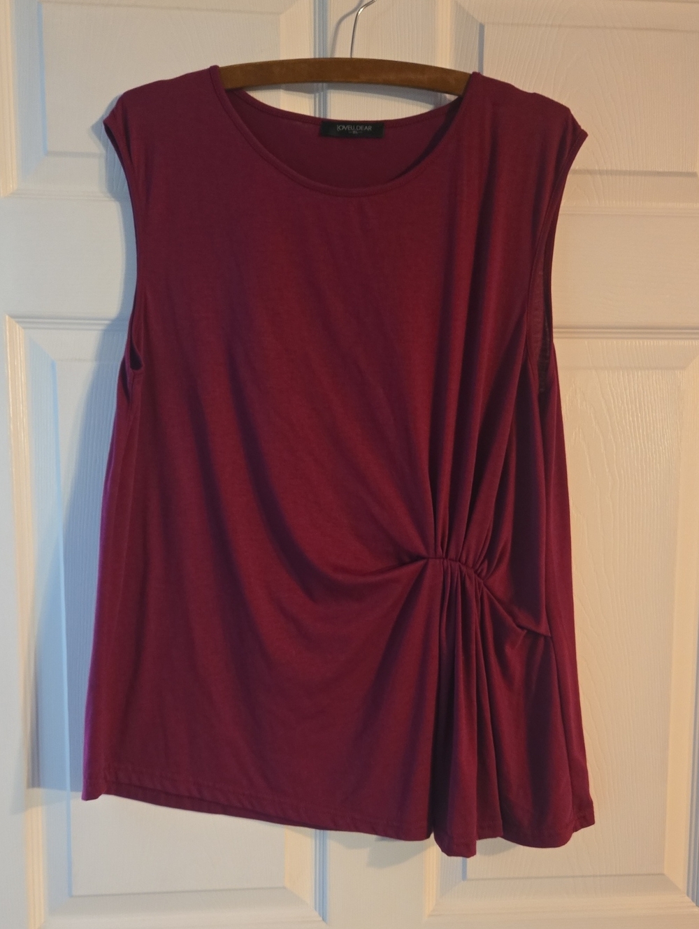 LoveU.Dear Sleeveless Twist-Side Tank in Deep Wine